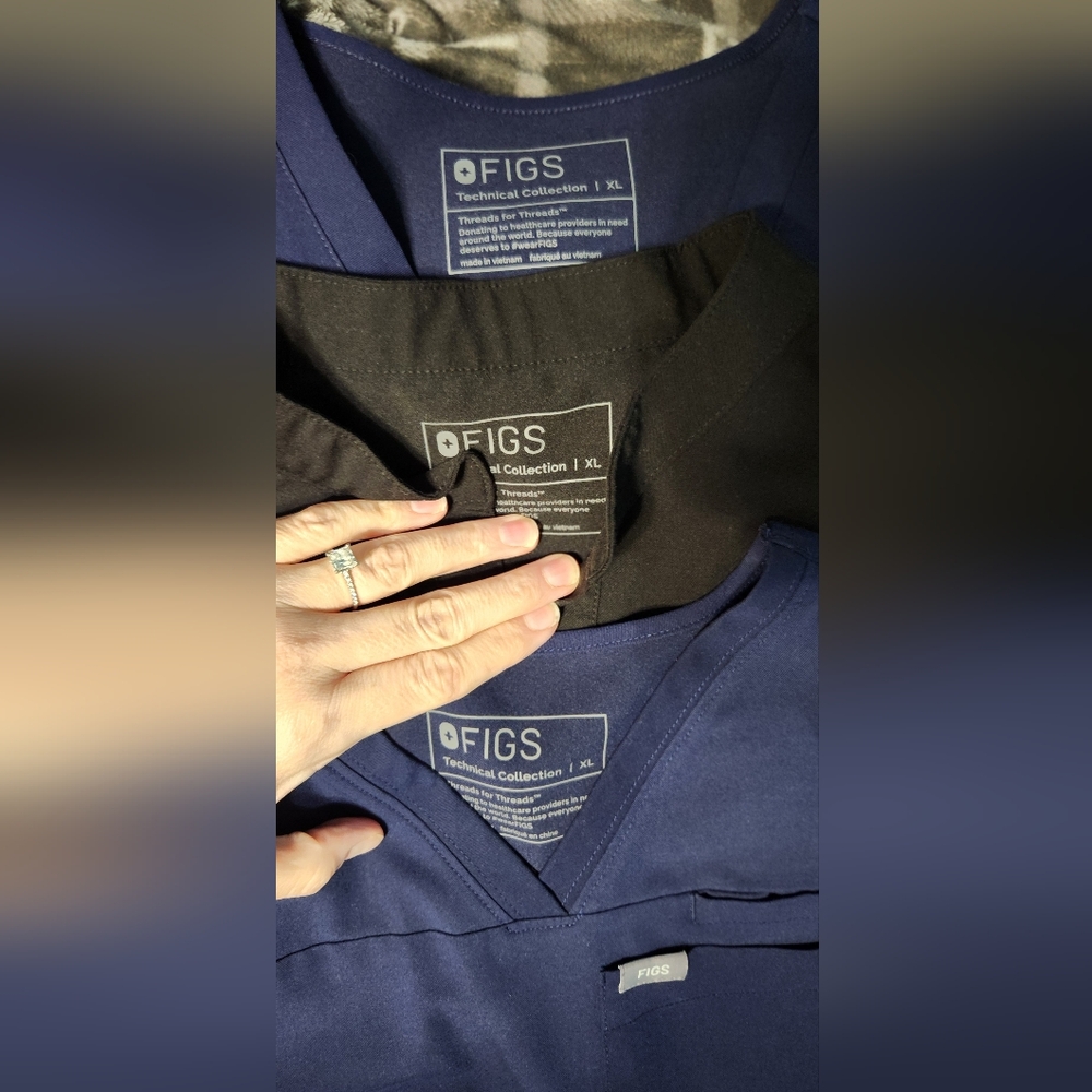 Womens scrubs tops set of 2.  2 navy Figs Technical Collection XL